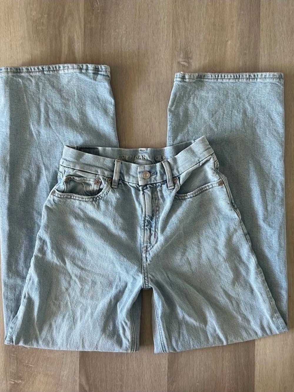 American Eagle Outfitters Light Blue Women’s Curvy Baggy Straight Leg Jeans
